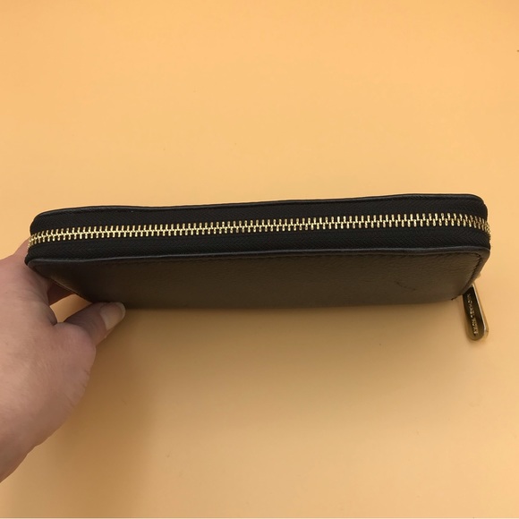 Michel Kors Zip Around Continental Black Leather Wallet With Gold Hardware - Picture 6 of 7
